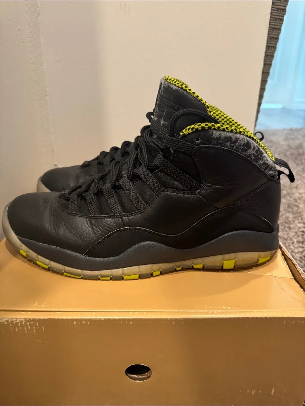 Jordan Men's Black and Yellow High-Top Sneakers